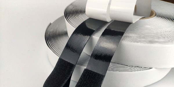 背膠魔術(shù)貼撕下來(lái)的時(shí)候會(huì)留膠嗎？