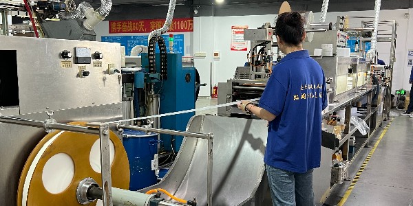 背膠魔術(shù)貼生產(chǎn)流程