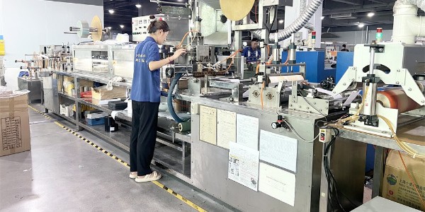 背膠魔術(shù)貼工廠怎樣選