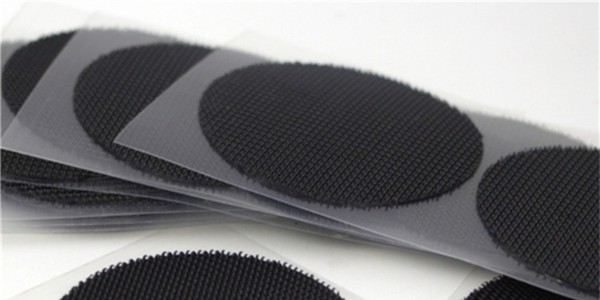 背膠的魔術(shù)貼衣服可以洗嗎？