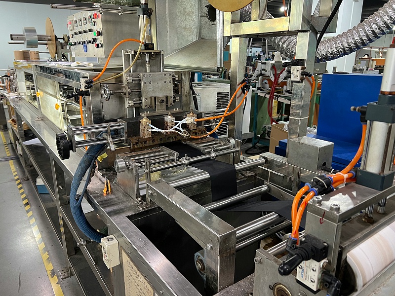 背膠生產(chǎn)線場(chǎng)景 (30)